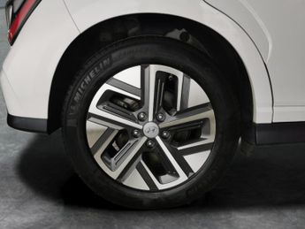 Hyundai Kona 64kWh Premium (10.5kW Charger) (204 ps) - KEYLESS ENTRY - LED - 
