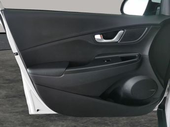 Hyundai Kona 64kWh Premium (10.5kW Charger) (204 ps) - KEYLESS ENTRY - LED - 