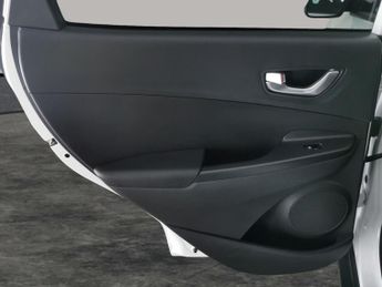 Hyundai Kona 64kWh Premium (10.5kW Charger) (204 ps) - KEYLESS ENTRY - LED - 