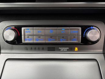 Hyundai Kona 64kWh Premium (10.5kW Charger) (204 ps) - UPGRADED SOUND - LED
