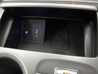 Hyundai Kona 64kWh Premium (10.5kW Charger) (204 ps) - UPGRADED SOUND - LED