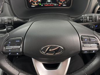 Hyundai Kona 64kWh Premium (10.5kW Charger) (204 ps) - UPGRADED SOUND - LED