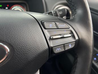 Hyundai Kona 64kWh Premium (10.5kW Charger) (204 ps) - UPGRADED SOUND - LED