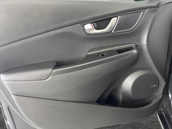 Hyundai Kona 64kWh Premium (10.5kW Charger) (204 ps) - UPGRADED SOUND - LED