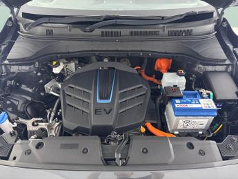 Hyundai Kona 64kWh Premium (10.5kW Charger) (204 ps) - UPGRADED SOUND - LED