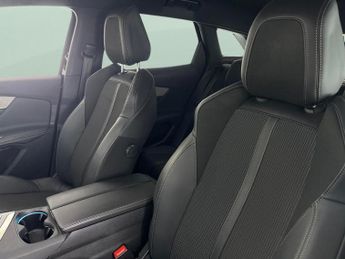 Peugeot 3008 1.5 BlueHDi GT EAT (130 ps) - CARPLAY - BLACK ROOF RAILS