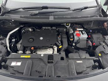 Peugeot 3008 1.5 BlueHDi GT EAT (130 ps) - CARPLAY - BLACK ROOF RAILS