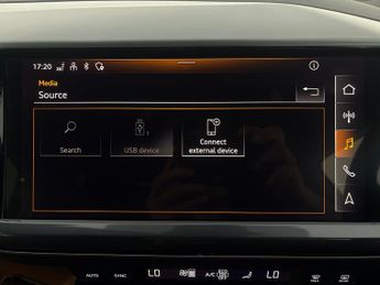 Audi Q4 E-tron 40 S line 82kWh (204 ps) ADAPTIVE CRUISE - 20IN ALLOYS - APPLE C