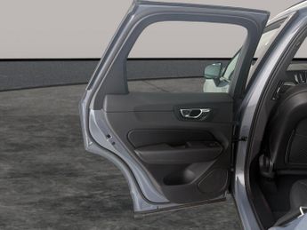 Volvo XC60 2.0 B5 MHEV Plus AWD (250 ps) - CARPLAY - HK AUDIO - KEYLESS ENT