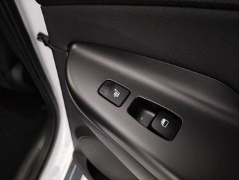 Hyundai Kona 64kWh Ultimate (10.5kW Charger) (204 ps) - REVERSE CAM - NAV - L