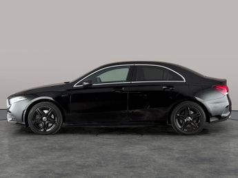 Mercedes-Benz A Class 1.3 A250e 15.6kWh AMG Line Plug-in 8G-DCT (218 ps) - NAV - COMFO