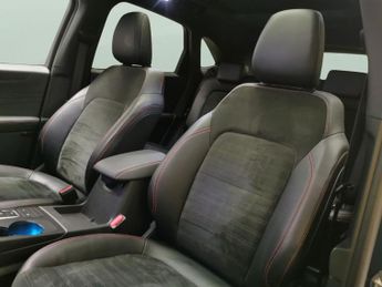 Ford Kuga 2.5h Duratec ST-Line X Edition CVT (190 ps) - BLACK ROOF RAILS