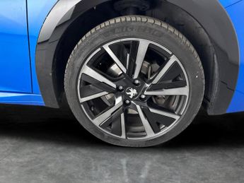 Peugeot 208 1.2 PureTech GT EAT (130 ps) - CARPLAY - LED - REVERSE CAM