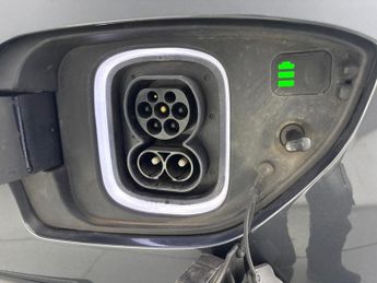 Hyundai Kona 64kWh Premium (10.5kW Charger) (204 ps) - UPGRADED SOUND - LED