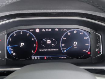 Volkswagen T-Roc 1.5 TSI R-Line DSG (150 ps) - LED - NAV - HEATED SEATS