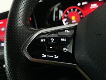 Volkswagen Golf 1.5 eTSI MHEV R-Line DSG (150 ps) - BLUETOOTH - DIGITAL DASH - P