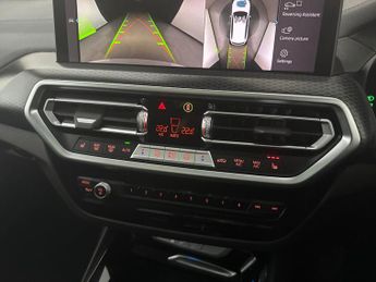 BMW iX3 80kWh M Sport Pro (286 ps) - MODEL SPECIFIC DESIGN ELEMENTS - PA