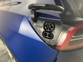 Tesla Model Y (Dual Motor) Long Range 4WDE (384 bhp) - HEATED STEERING - WIFI