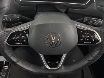 Volkswagen Tiguan 1.5 TSI R-Line DSG (150 ps) KEYLESS - ACC - PARK ASSIST - 20IN A