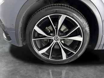 Volkswagen Tiguan 1.5 TSI R-Line DSG (150 ps) KEYLESS - ACC - PARK ASSIST - 20IN A