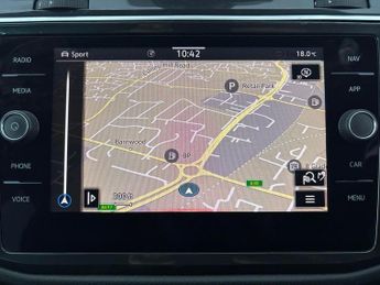 Volkswagen Tiguan 1.5 TSI R-Line DSG (150 ps) - ACTIVE LANE ASSIST - KEYLESS ENTRY