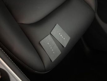 Tesla Model Y (Dual Motor) Long Range 4WDE (384 bhp) - HEATED STEERING - WIFI