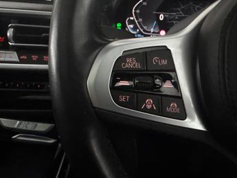 BMW iX3 80kWh M Sport Pro (286 ps) - MODEL SPECIFIC DESIGN ELEMENTS - PA