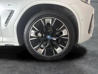 BMW iX3 80kWh M Sport Pro (286 ps) - MODEL SPECIFIC DESIGN ELEMENTS - PA