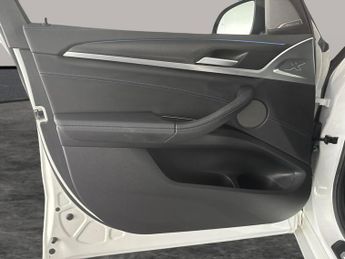 BMW iX3 80kWh M Sport Pro (286 ps) - MODEL SPECIFIC DESIGN ELEMENTS - PA