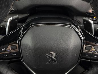 Peugeot 3008 1.5 BlueHDi GT EAT (130 ps) - CARPLAY - BLACK ROOF RAILS