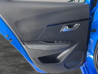 Peugeot 208 1.2 PureTech GT EAT (130 ps) - CARPLAY - LED - REVERSE CAM