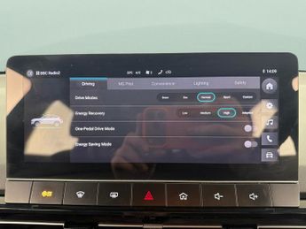MG Mg4 51kWh SE (170 ps) - SPEED LIMIT RECOG - 17IN ALLOYS - CLIMATE CO