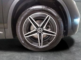 Mercedes-Benz EQA EQA 250+ 70.5kWh AMG Line (190 ps) - REVERSE CAM - NAV - ALCANTA