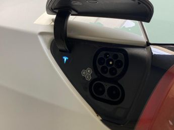 Tesla Model Y SUV RWD (346 ps) - HEATED STEERING - WIFI - BLIND SPOT ASSIST