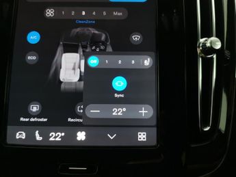 Volvo XC40 Recharge Twin 82kWh Core AWD (408 ps) - BLACK ROOF RAILS - PARK 
