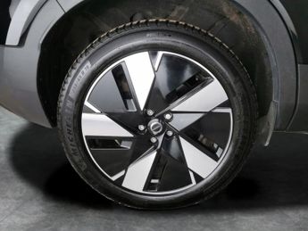 Volvo XC40 Recharge Twin 82kWh Core AWD (408 ps) - BLACK ROOF RAILS - PARK 