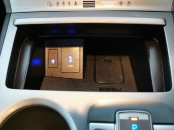 Hyundai Kona 64kWh Premium (10.5kW Charger) (204 ps) - KEYLESS ENTRY - LED - 