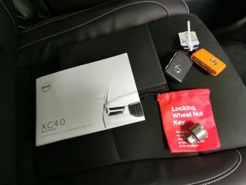 Volvo XC40 1.5h T4 Recharge 10.7kWh R-Design Plug-in (211 ps) - PARK ASSIST