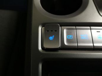 Hyundai Kona 64kWh Premium (10.5kW Charger) (204 ps) - KEYLESS ENTRY - LED - 