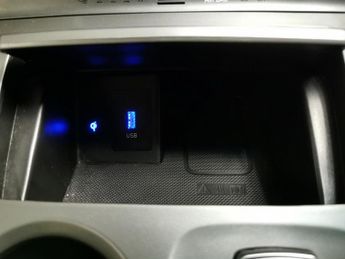Hyundai Kona 64kWh Premium (10.5kW Charger) (204 ps) - KEYLESS ENTRY - LED - 