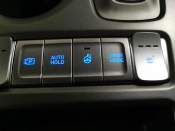 Hyundai Kona 64kWh Premium (10.5kW Charger) (204 ps) - KEYLESS ENTRY - LED - 