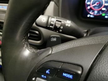 Hyundai Kona 64kWh Premium (10.5kW Charger) (204 ps) - KEYLESS ENTRY - LED - 