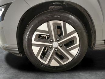 Hyundai Kona 64kWh Premium (10.5kW Charger) (204 ps) - KEYLESS ENTRY - LED - 