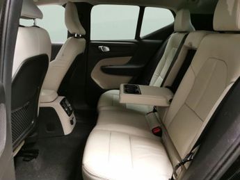 Volvo XC40 1.5h T4 Recharge 10.7kWh Core Plug-in (211 ps) - CARPLAY - PARK 