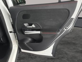 Mercedes-Benz EQA EQA 250+ 70.5kWh AMG Line (Premium) (190 ps) - ADAPTIVE LIGHTS