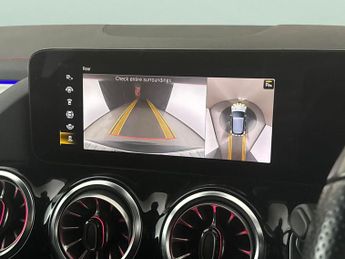 Mercedes-Benz EQA EQA 250+ 70.5kWh AMG Line (Premium) (190 ps) - ADAPTIVE LIGHTS
