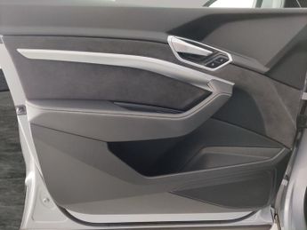 Audi e-tron 55 S line Sportback quattro 95kWh (408 ps) - LANE ASSIST - HEATE
