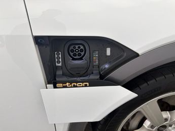 Audi e-tron 55 Technik quattro 95kWh (11kW Charger) (408 ps) - ADJUSTABLE SU