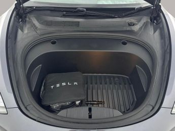 Tesla Model 3 (Dual Motor) Long Range 4WDE (346 ps) - HEATED WHEEL - LEATHER -