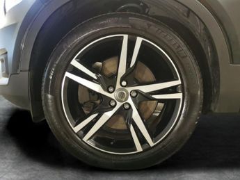 Volvo XC40 1.5h T4 Recharge 10.7kWh R-Design Plug-in (211 ps) - PARK ASSIST